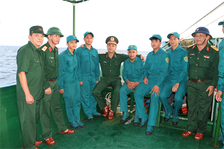 Đoàn đại biểu Quân khu 7 và các đơn vị kết thúc tốt đẹp chuyến thăm cán bộ, chiến sĩ và nhân dân huyện đảo Trường Sa