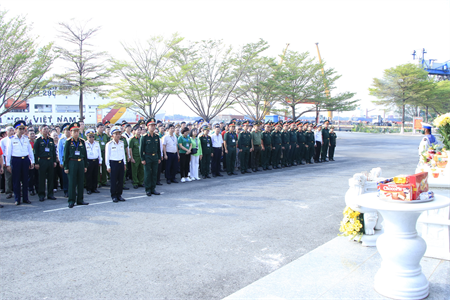 Đoàn đại biểu Quân khu 7 và các đơn vị kết thúc tốt đẹp chuyến thăm cán bộ, chiến sĩ và nhân dân huyện đảo Trường Sa