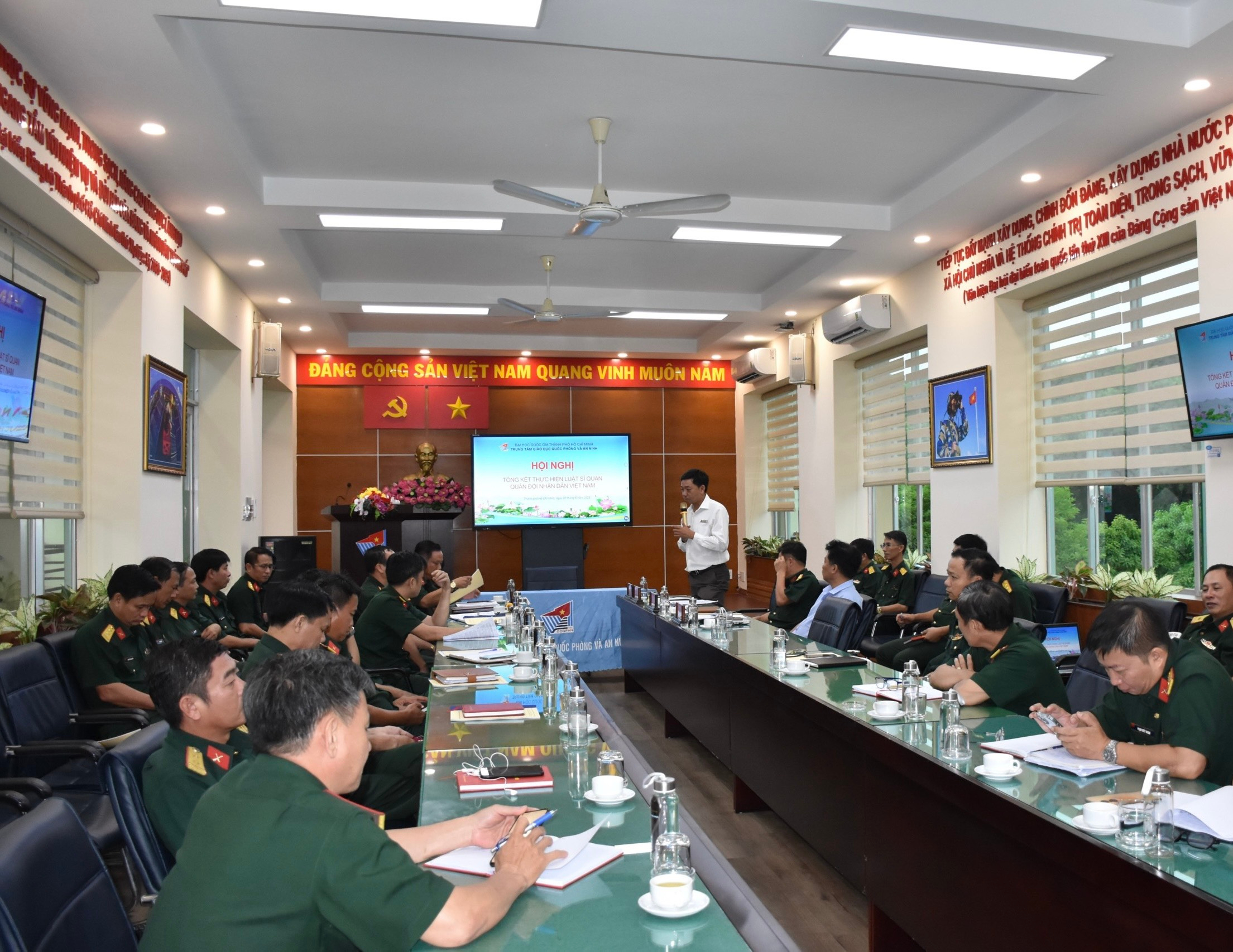 Trung tâm GDQPAN, ĐHQG-HCM: Đảm bảo thực hiện tốt Luật Sĩ quan Quân đội Nhân dân Việt Nam